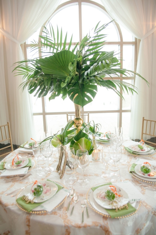 Wedding Table Arrangement Elegant Tropical Photo Shoot with MunaLuchi Bride 